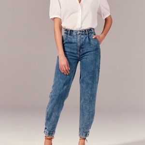 ULTRA HIGH RISE MOM JEANS
